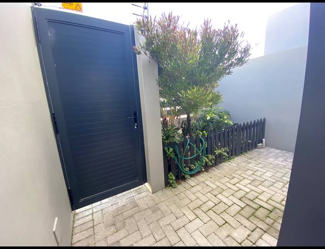 3 BEDROOM FREESTANDING TO LET IN SANDOWN